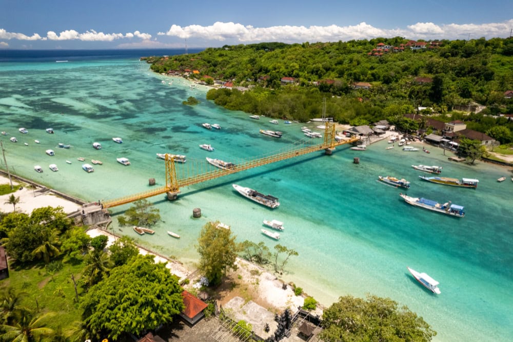 yellow bridge at nusa lembongan - nusa ceningan, bali yellow bridge at nusa lembongan - nusa ceningan, bali