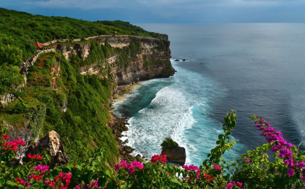 uluwatu bay bali