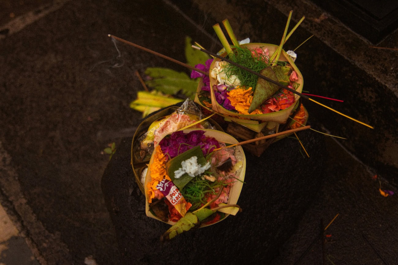 canang sari - bali tradition