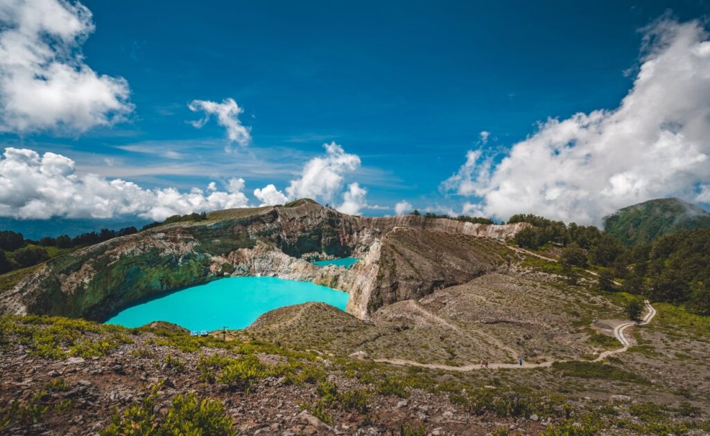 kelimutu crater lakes